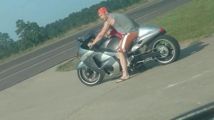 It Looks Like He's Just Riding A Motorcycle, But Look Closer (3 pics)