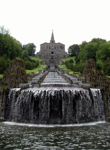 This World Is Full Of Magnificent Fountains (36 pics)
