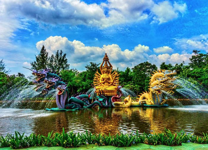 This World Is Full Of Magnificent Fountains (36 pics)