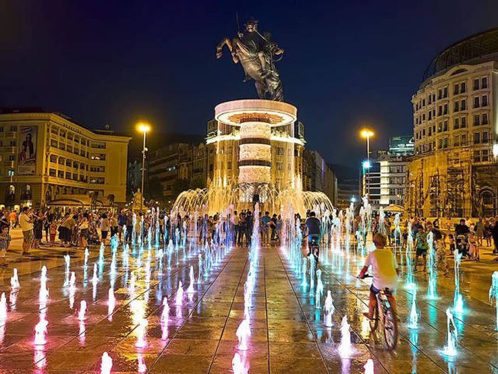 This World Is Full Of Magnificent Fountains (36 pics)
