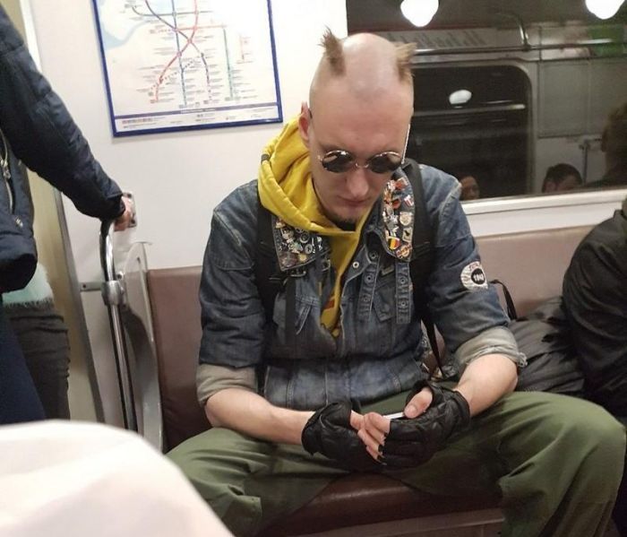 Fashion Gets Really Weird On The Russian Metro (29 pics)