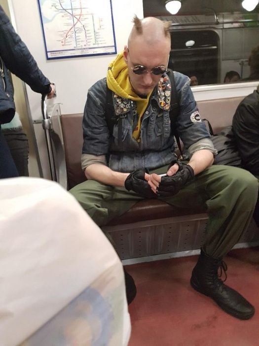 Fashion Gets Really Weird On The Russian Metro (29 pics)
