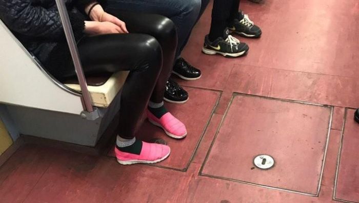 Fashion Gets Really Weird On The Russian Metro (29 pics)