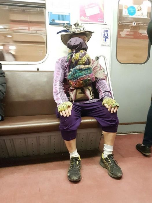 Fashion Gets Really Weird On The Russian Metro (29 pics)
