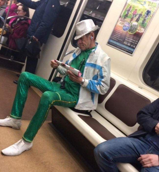 Fashion Gets Really Weird On The Russian Metro (29 pics)