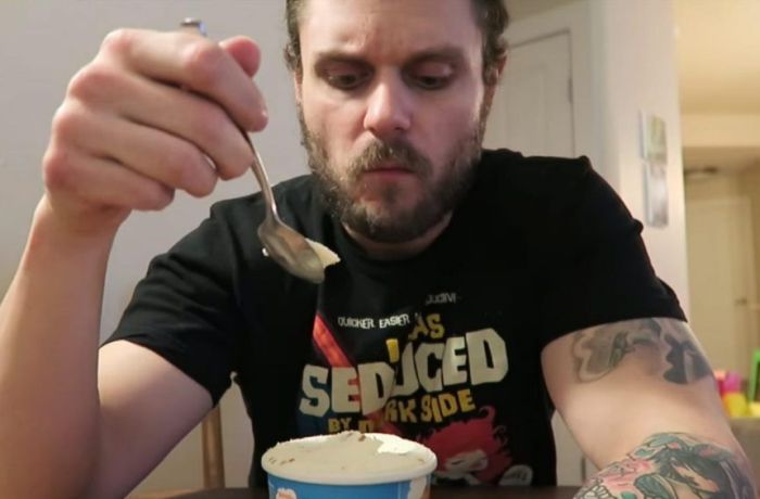 Man Loses 32 Pounds After Eating Just Ice Cream For 100 Days (4 pics)