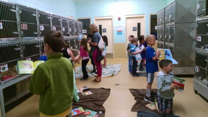 Children Reading To Shelter Dogs Is Adorable (9 pics)