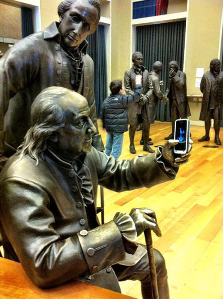 Statues Are Always Willing To Be Part Of A Photoshoot (61 pics)