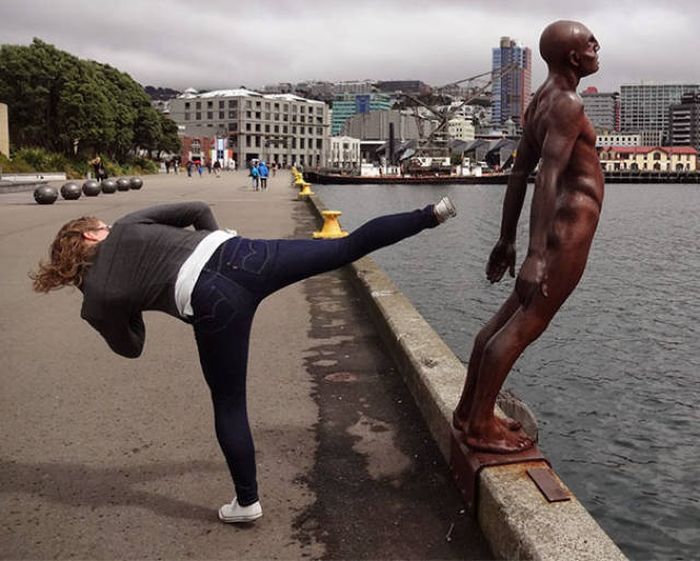 Statues Are Always Willing To Be Part Of A Photoshoot (61 pics)