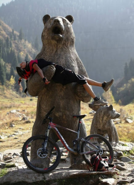 Statues Are Always Willing To Be Part Of A Photoshoot (61 pics)