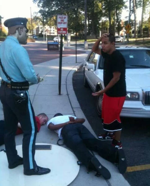 Statues Are Always Willing To Be Part Of A Photoshoot (61 pics)