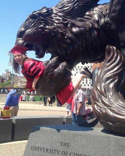 Statues Are Always Willing To Be Part Of A Photoshoot (61 pics)