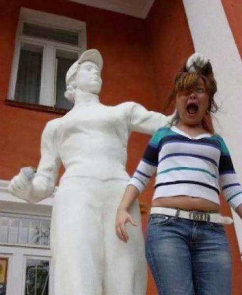 Statues Are Always Willing To Be Part Of A Photoshoot (61 pics)