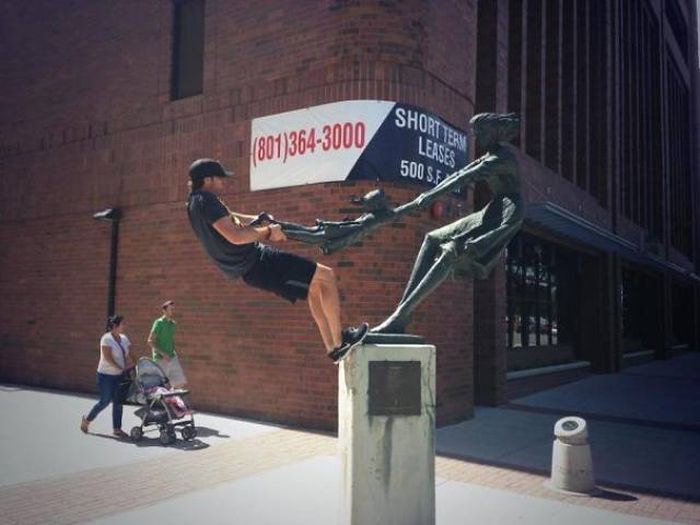 Statues Are Always Willing To Be Part Of A Photoshoot (61 pics)