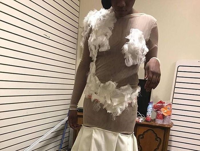 Furious Mom Slams Creators Of Prom Dress (3 pics)