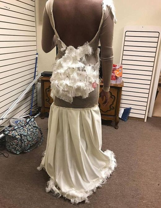 Furious Mom Slams Creators Of Prom Dress (3 pics)