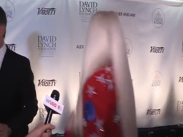 Jerry Seinfeld Rejects Kesha's Hugs