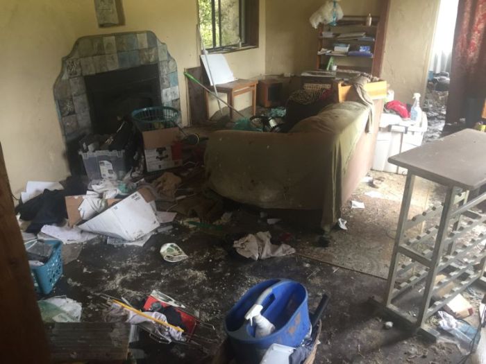 Landlord Kicks Tenants Out For Trashing House (13 pics)