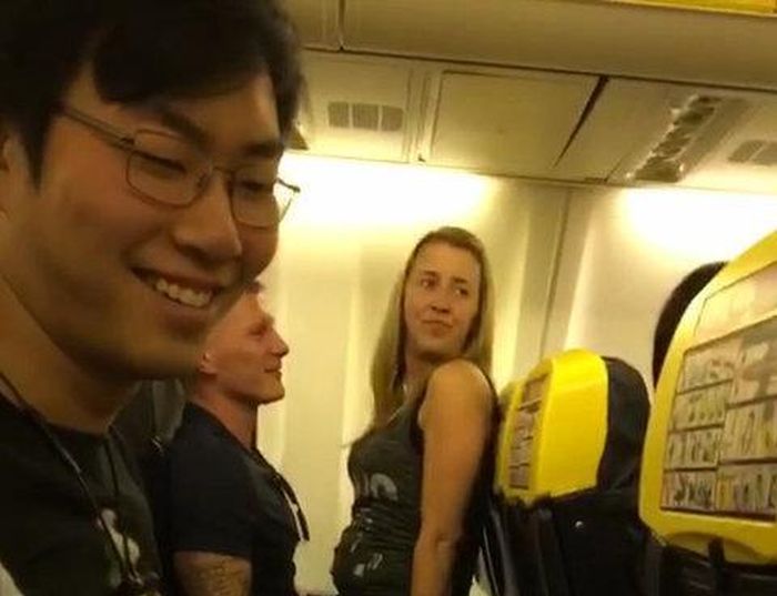 Airplane Passenger Gets Busted Cheating On His Pregnant Fiancee (5 pics)