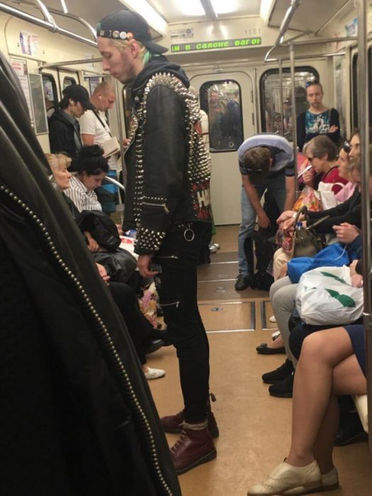 Fashion From The Russian Metro Is A Little Shocking (33 pics)