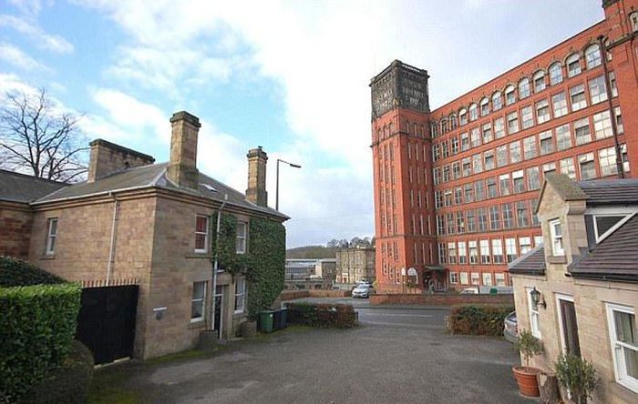 Old Police Station Now For Sale In Derbyshire (8 pics)