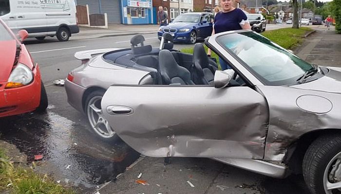 Driver Loses His Limited Edition Porsche In Brutal Crash (5 pics)