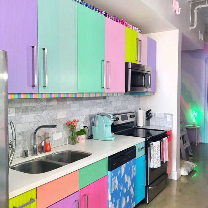 What It’s Like To Live Inside Of A Rainbow (21 pics)