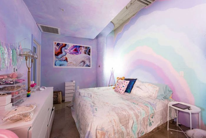 What It’s Like To Live Inside Of A Rainbow (21 pics)