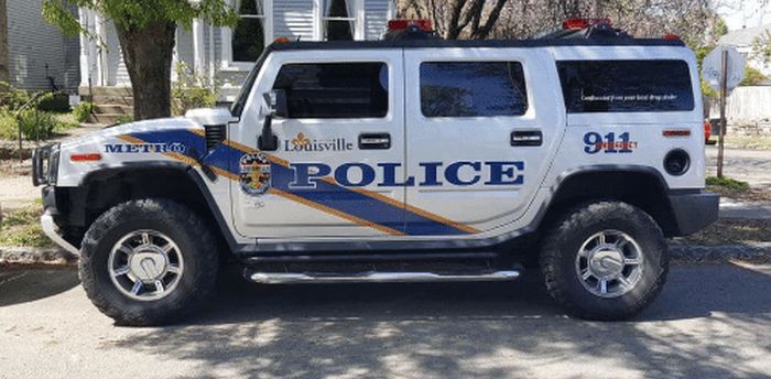 Police Get A New Vehicle From An Unlikely Source (2 pics)