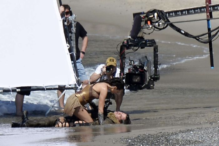 Captivating Behind The Scenes Photos From Famous Movie Sets (15 pics) Captivating Behind The Scenes Photos From Famous Movie Sets (15 pics)