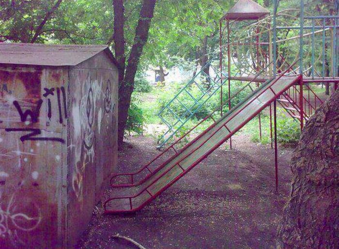 Playgrounds That Honestly Suck (17 pics)