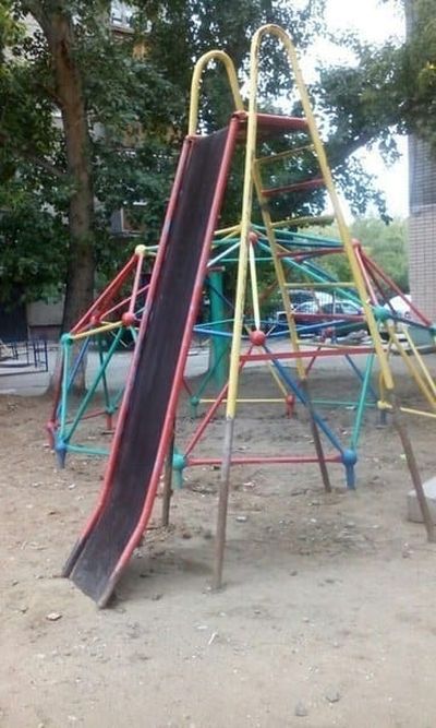 Playgrounds That Honestly Suck (17 pics)