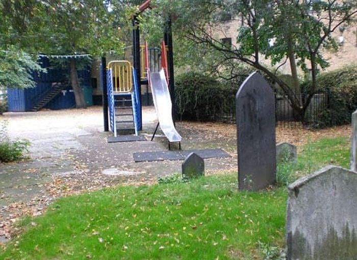 Playgrounds That Honestly Suck (17 pics)