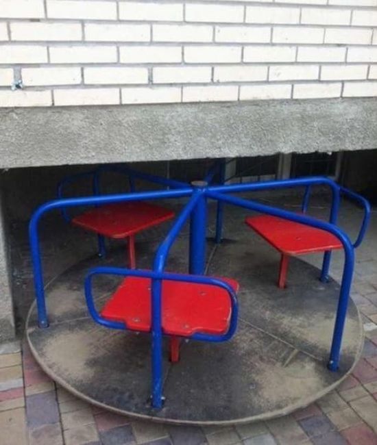 Playgrounds That Honestly Suck (17 pics)