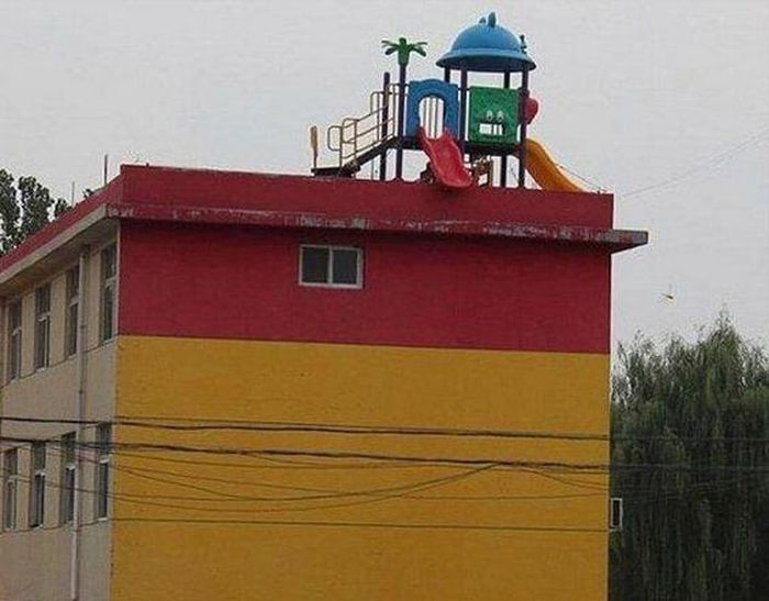 Playgrounds That Honestly Suck (17 pics)
