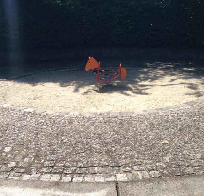 Playgrounds That Honestly Suck (17 pics)