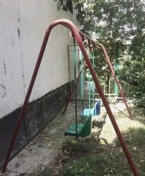 Playgrounds That Honestly Suck (17 pics)