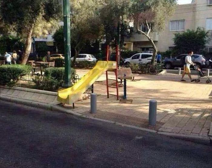 Playgrounds That Honestly Suck (17 pics)