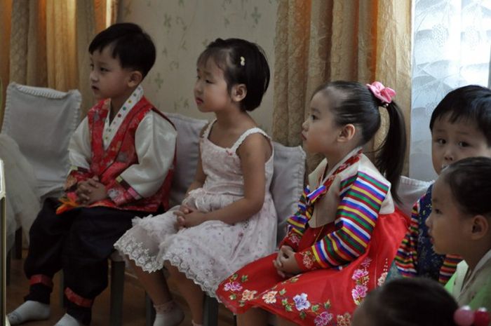 Pictures That Give A Glimpse Of Daily Life In North Korea (59 pics)