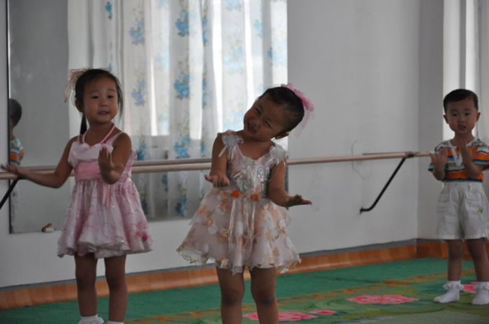 Pictures That Give A Glimpse Of Daily Life In North Korea (59 pics)