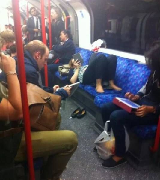 Women Who Make You Wish To Never Take Public Transport Again (5 pics)