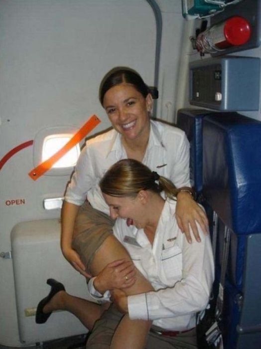 Stewardesses Know How To Have A Good Time (21 pics)