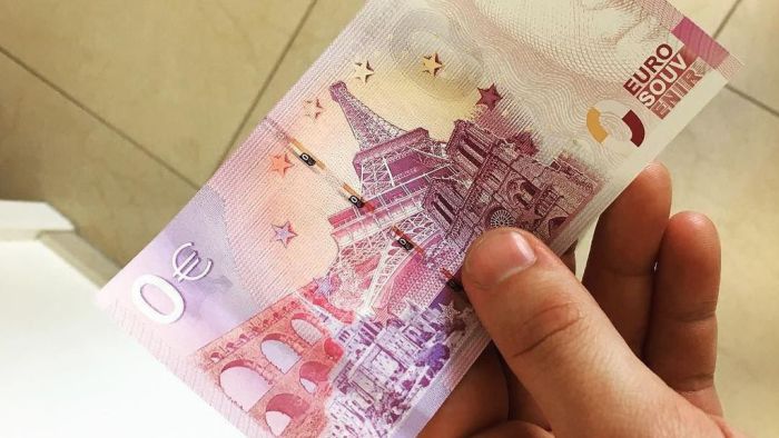 This Euro Is Worth Nothing (3 pics)