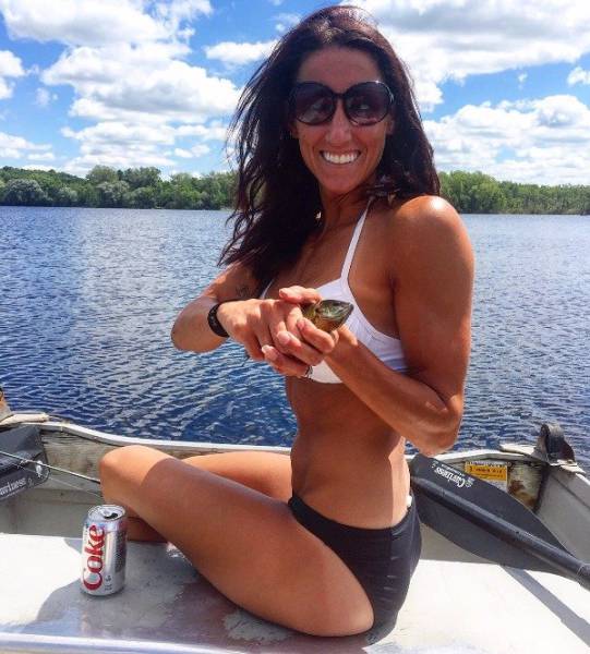 Fishing Is Really Hot Nowadays (35 pics)