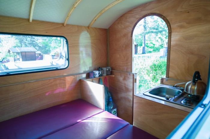 This Mini House On Wheels Is Awesome (11 pics)