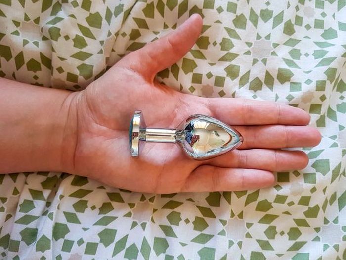 Woman Warns Others After Getting Four Inch Sex Toy Stuck In Her Bottom (3 pics)