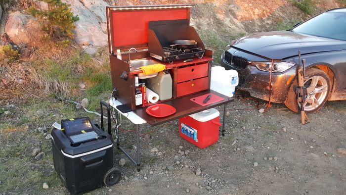 Guy Builds Camp Kitchen For His Girlfriend (19 pics)