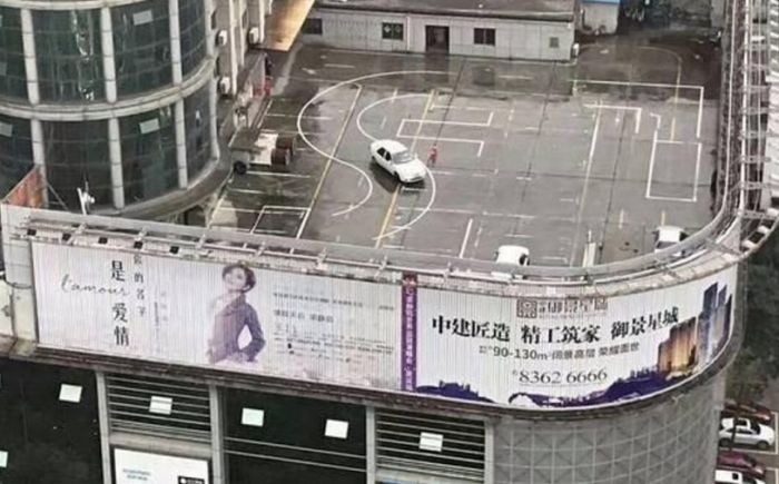 Rooftop Driving School In China Closes After Photos Surface Online (3 pics)