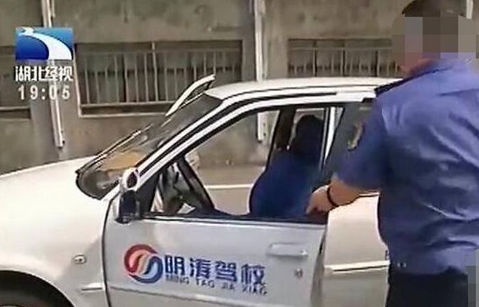 Rooftop Driving School In China Closes After Photos Surface Online (3 pics)