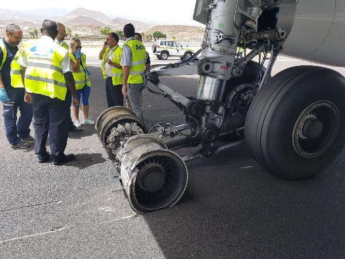 Brit Families Forced To Sleep At Airport After Landing Gear Explodes (4 pics)